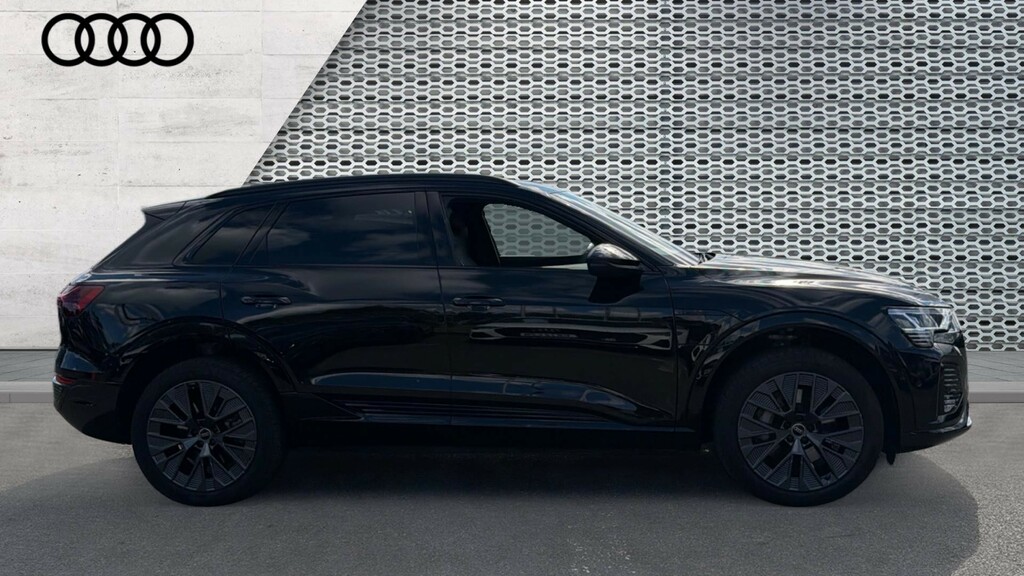 Audi Q8 e tron Q8 300Kw 55 Quattro 114Kwh Black Edition Black #4