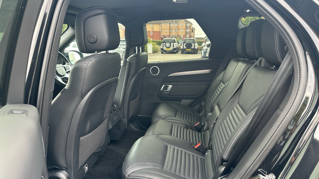 Land Rover Discovery Discovery 3.0 D300 Dynamic Se Black #4