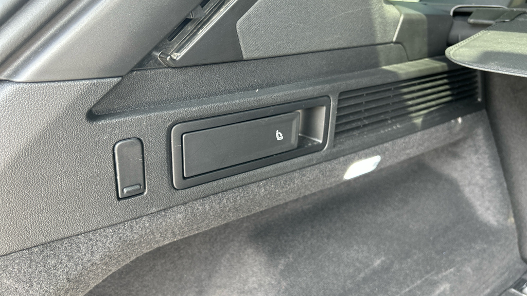 Volkswagen Touareg R-line Tech Plus Black #37