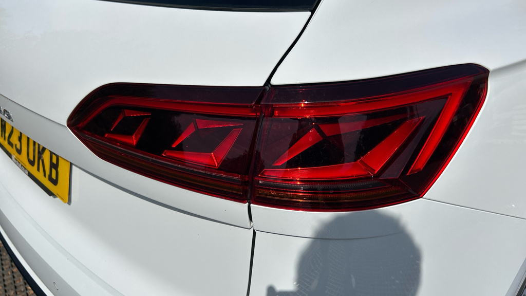 Volkswagen Touareg R-line Tech Plus Black #31