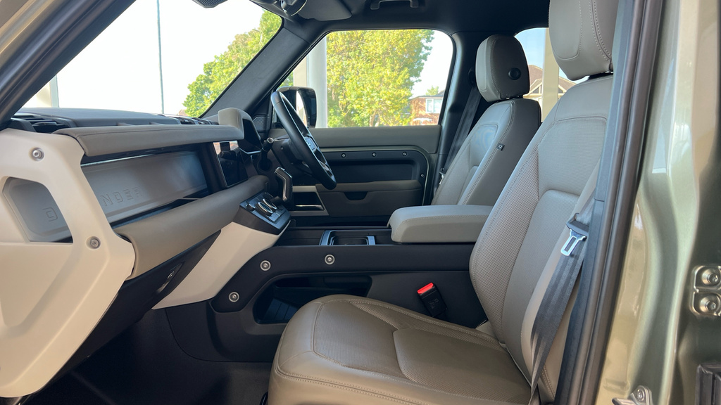 Land Rover Defender 110 Defender 3.0 D300 X-dynamic S 110 7 Seat Green #3