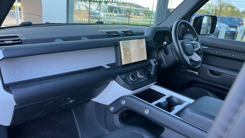 Land Rover Defender 110 P635 Octa Edition One Green #24
