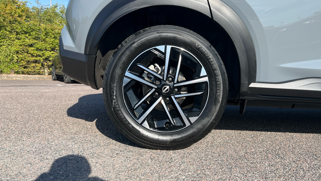 Nissan Juke Nissan Juke Hatchback 1.0 Dig-t N-connecta Grey #4
