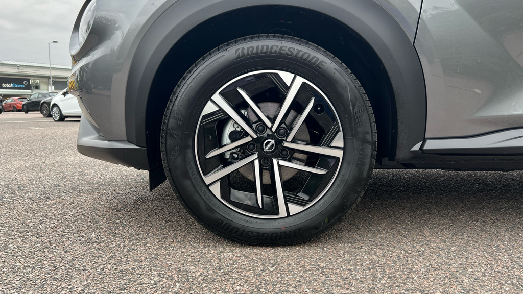 Nissan Juke Nissan Juke Hatchback 1.0 Dig-t N-connecta Grey #4