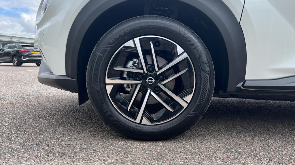 Nissan Juke Nissan Juke Hatchback 1.6 Hybrid N-connecta Au FT26RVO White #4