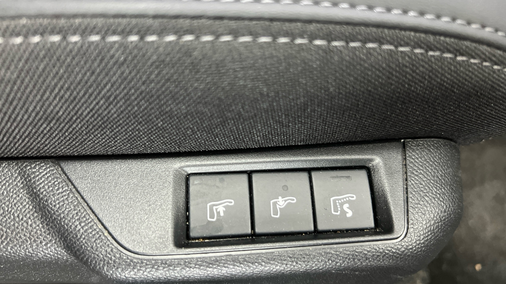 Peugeot 2008 1.2 Hybrid 145 Gt E-dsc6 Grey #32