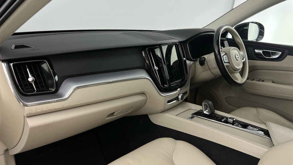 Volvo XC60 Xc60 2.0 B4d Momentum Awd Geartronic Black #6