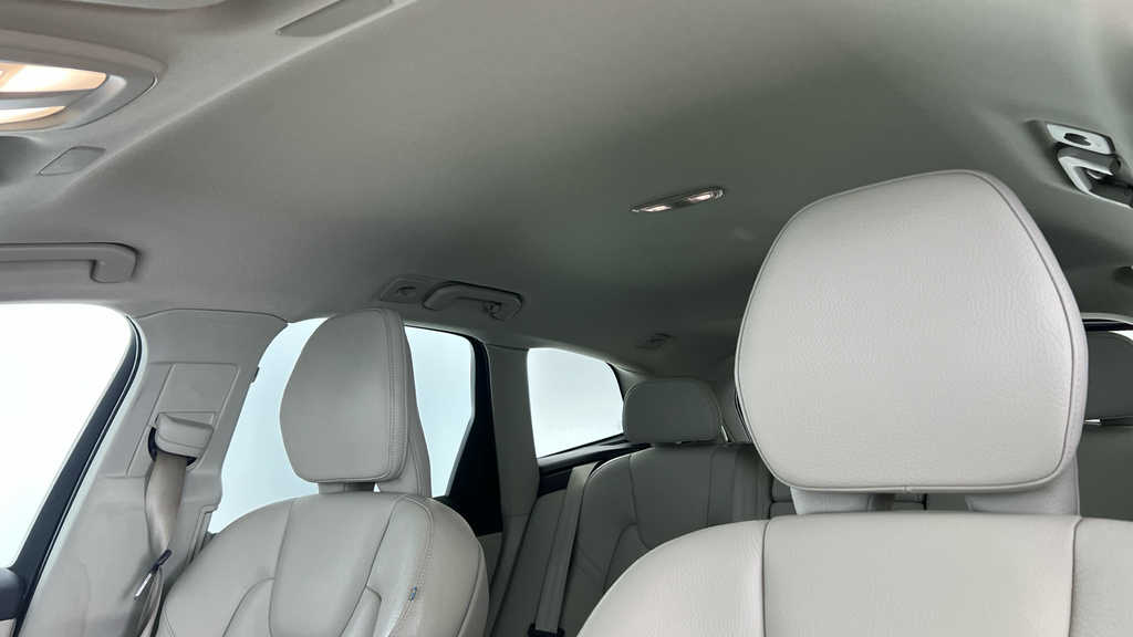 Volvo XC60 R-design Pro, B5 Awd Mild Hybrid White #11