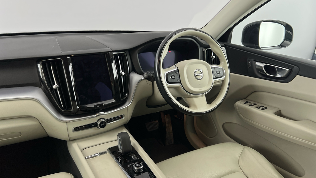 Volvo XC60 R-design Pro, B5 Awd Mild Hybrid White #8
