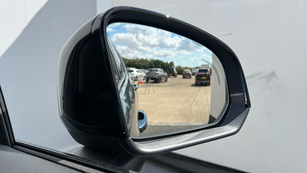 Volvo XC40 B3 161Bhp Black Edition Plus Mild Hybrid - Rear Black #36