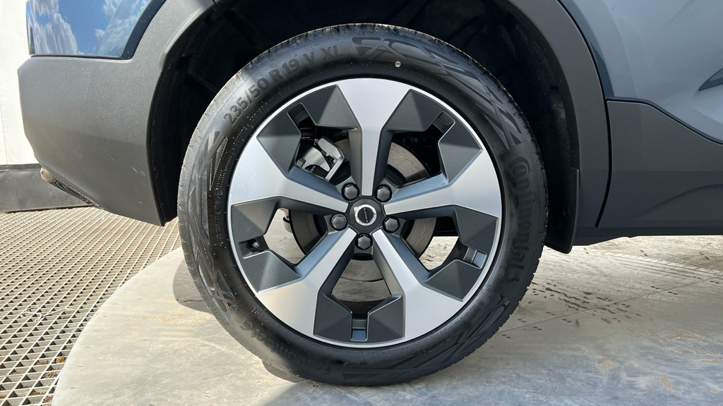 Volvo XC40 B3 161Bhp Black Edition Plus Mild Hybrid - Rear Black #9