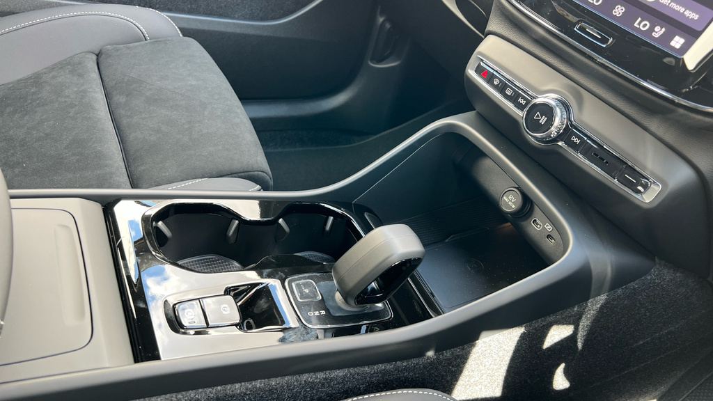 Volvo XC40 B3 161Bhp Black Edition Plus Mild Hybrid - Rear Black #29