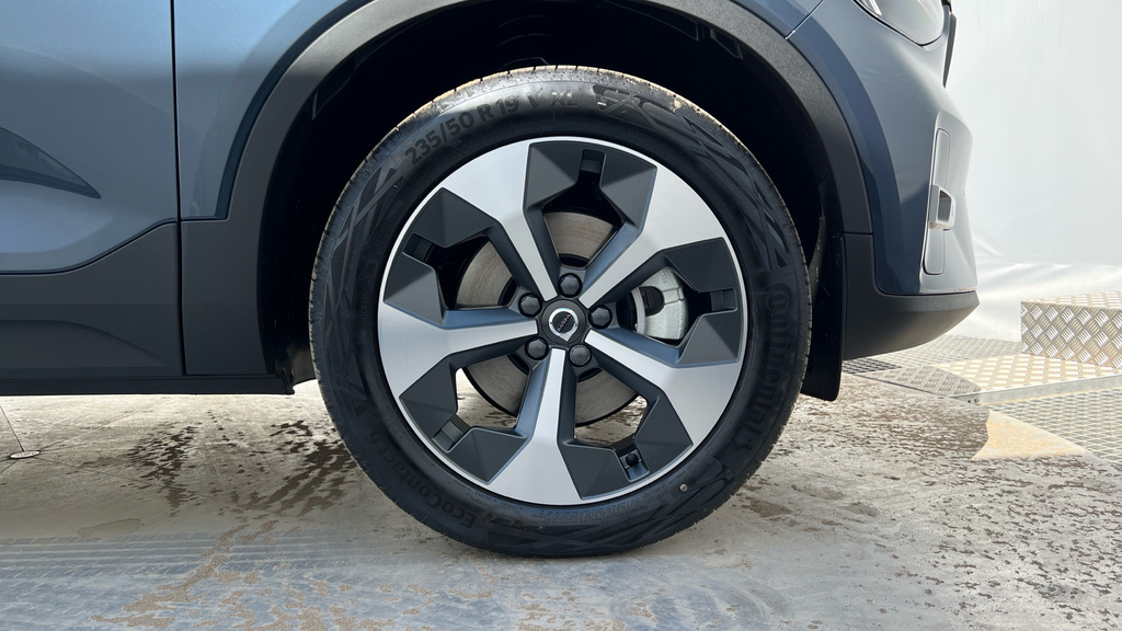 Volvo XC40 B3 161Bhp Black Edition Plus Mild Hybrid - Rear Black #21