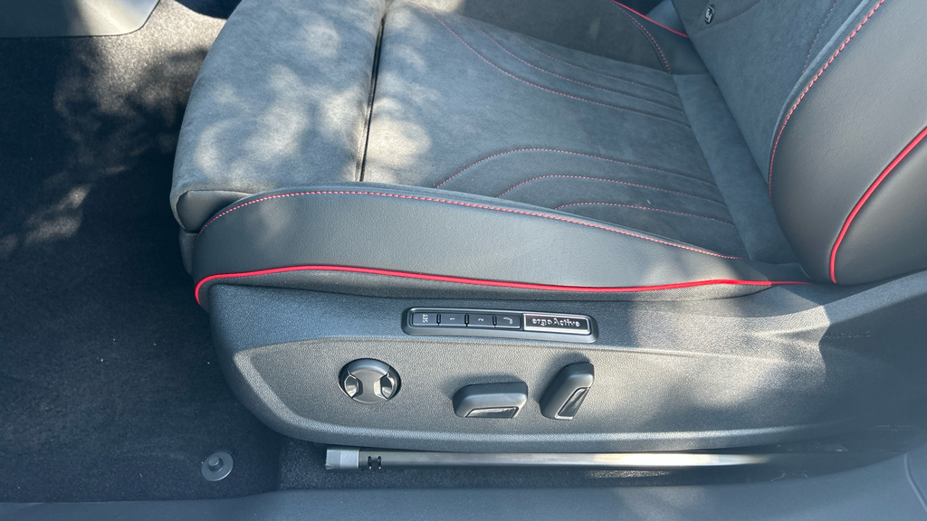 Volkswagen ID.5 210Kw Black Edition Pro 77Kwh White #37