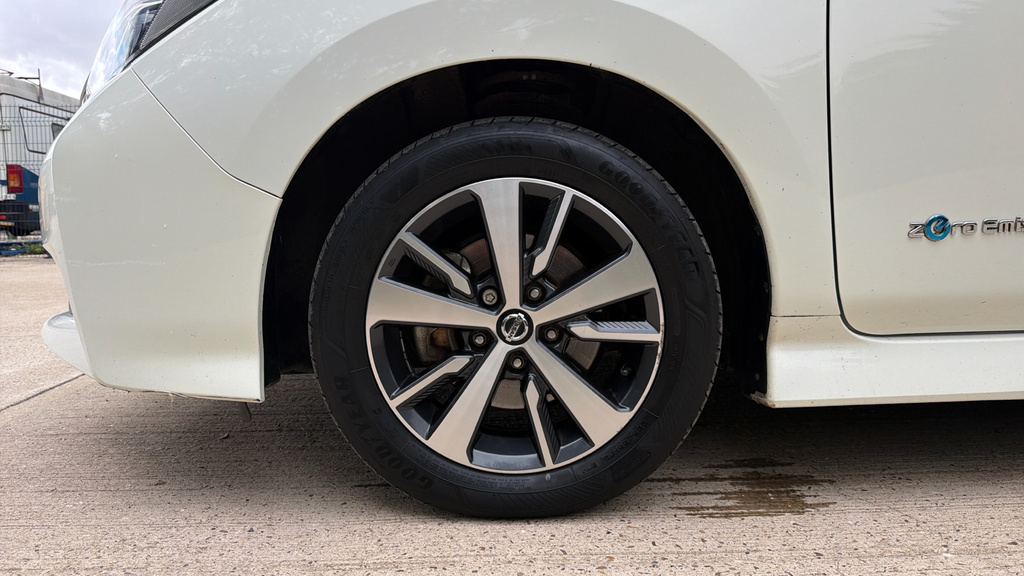 Nissan Leaf Leaf 110Kw Acenta 40Kwh BD19GYO White #4