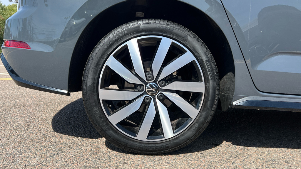 Volkswagen Touran Touran 1.5 Tsi Evo R-line Dsg Grey #5