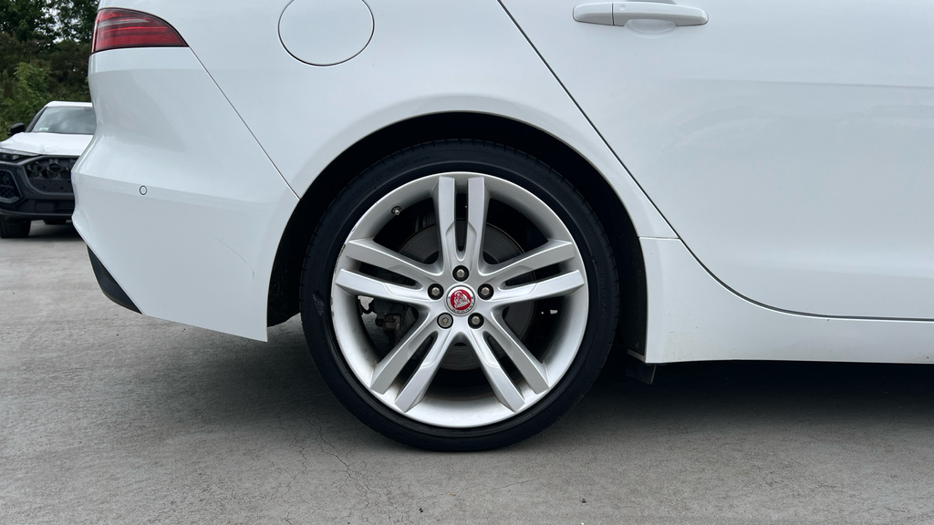 Jaguar XE 2.0I Gpf R-sport Euro 6 Ss Black #19