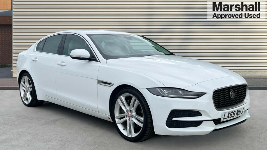 Jaguar XE Xe 2.0D Hse White