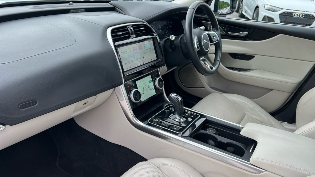 Jaguar XE 2.0I Gpf R-sport Euro 6 Ss Black #10