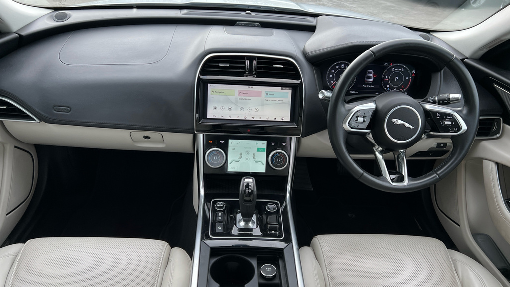 Jaguar XE 2.0I Gpf R-sport Euro 6 Ss Black #11