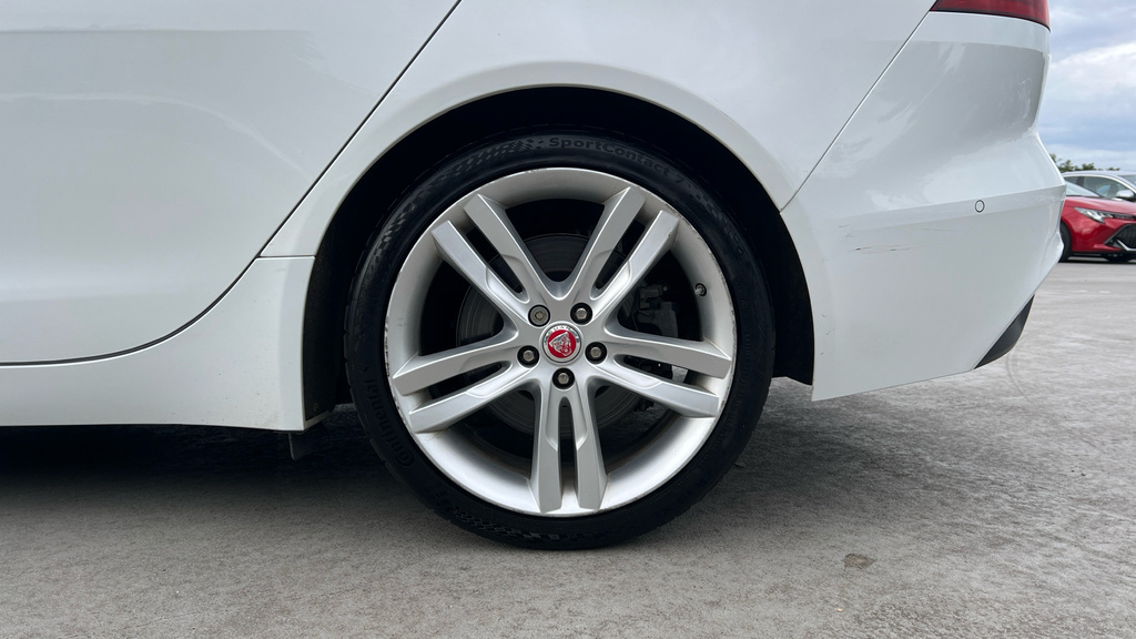 Jaguar XE 2.0I Gpf R-sport Euro 6 Ss Black #18