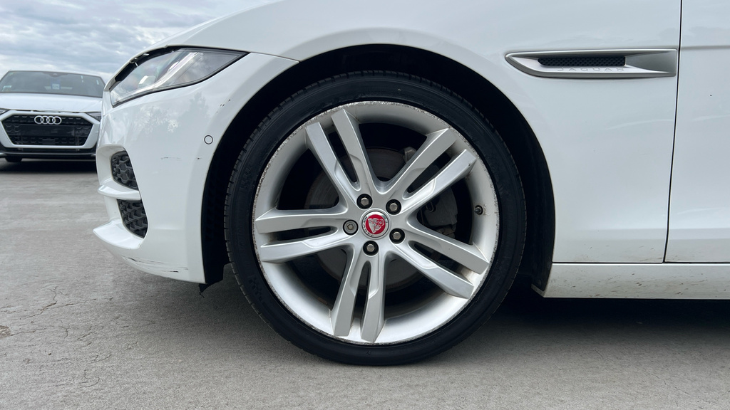Jaguar XE 2.0I Gpf R-sport Euro 6 Ss Black #17