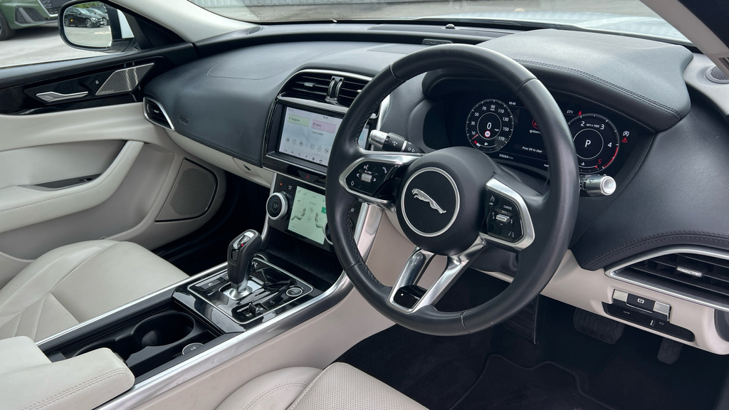 Jaguar XE 2.0I Gpf R-sport Euro 6 Ss Black #9