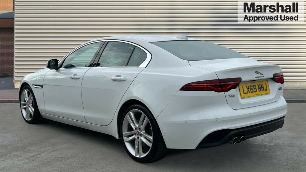 Jaguar XE Xe 2.0D Hse White #5