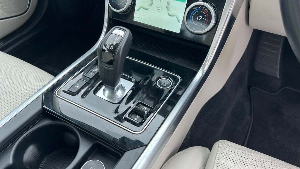 Jaguar XE 2.0I Gpf R-sport Euro 6 Ss Black #29