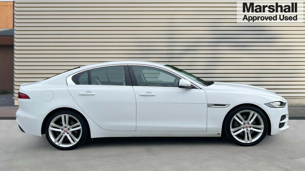 Jaguar XE Xe 2.0D Hse White #2