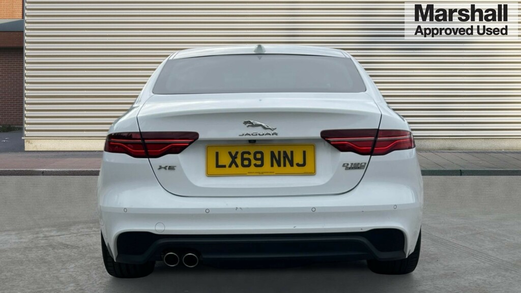 Jaguar XE Xe 2.0D Hse White #4
