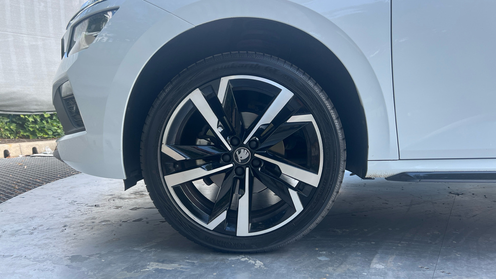 Skoda Kamiq Kamiq 1.5 Tsi Monte Carlo Edition Dsg White #5