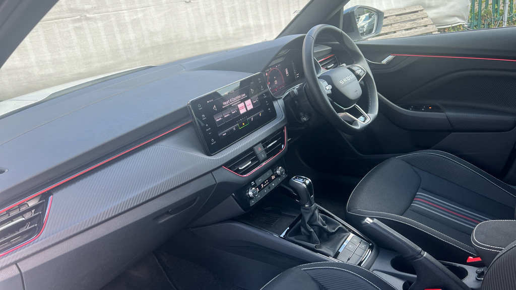 Skoda Kamiq Kamiq 1.5 Tsi Monte Carlo Edition Dsg White #2