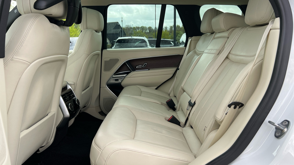 Land Rover Range Rover Range Rover 3.0 P400 Hse White #4