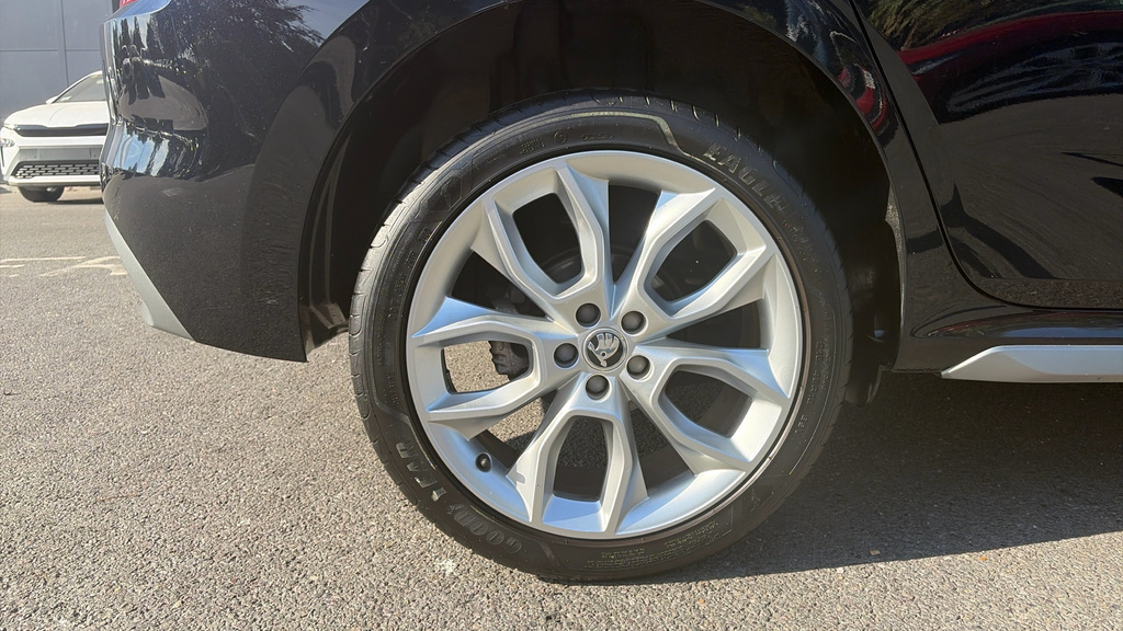 Skoda Kamiq Kamiq 1.5 Tsi Se L Dsg GJ70UNG Black #5