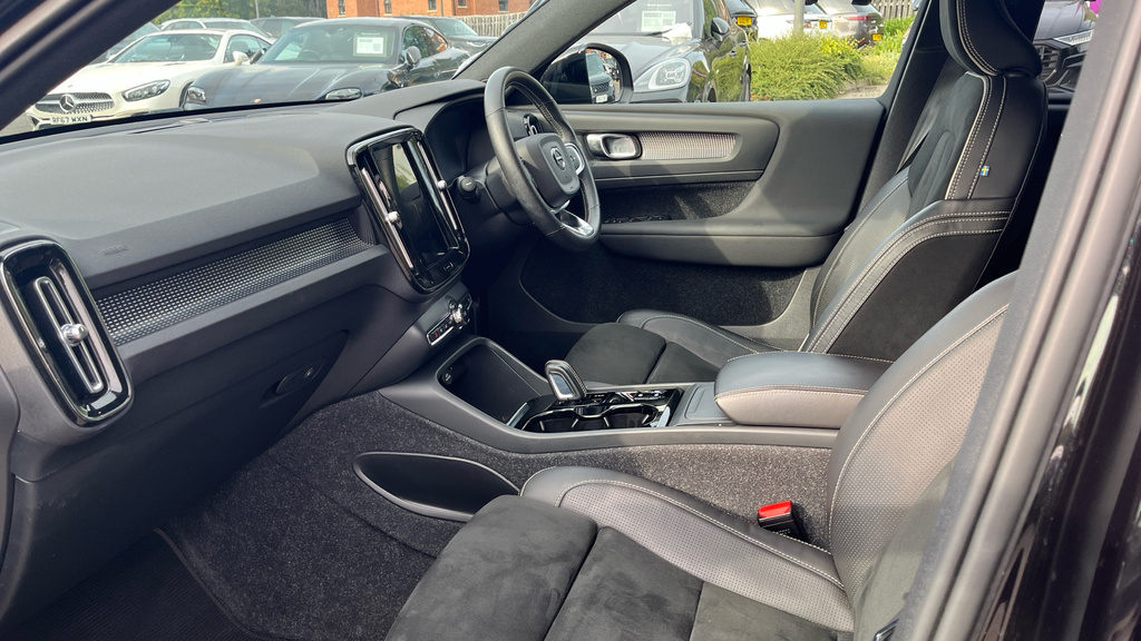 Volvo XC40 T5 257Bhp Recharge Inscription Pro - Harman K White #10