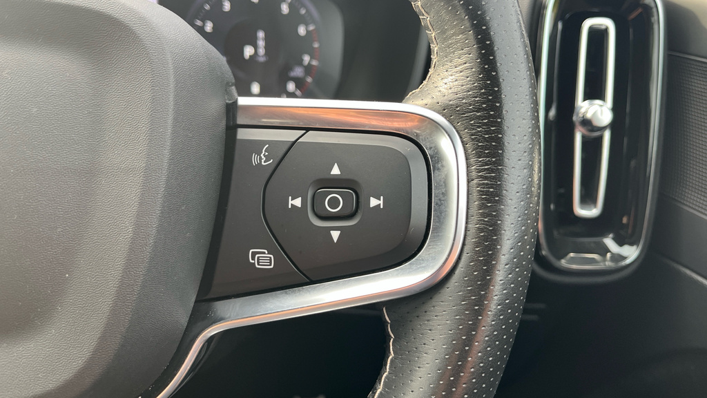 Volvo XC40 T5 257Bhp Recharge Inscription Pro - Harman K White #21