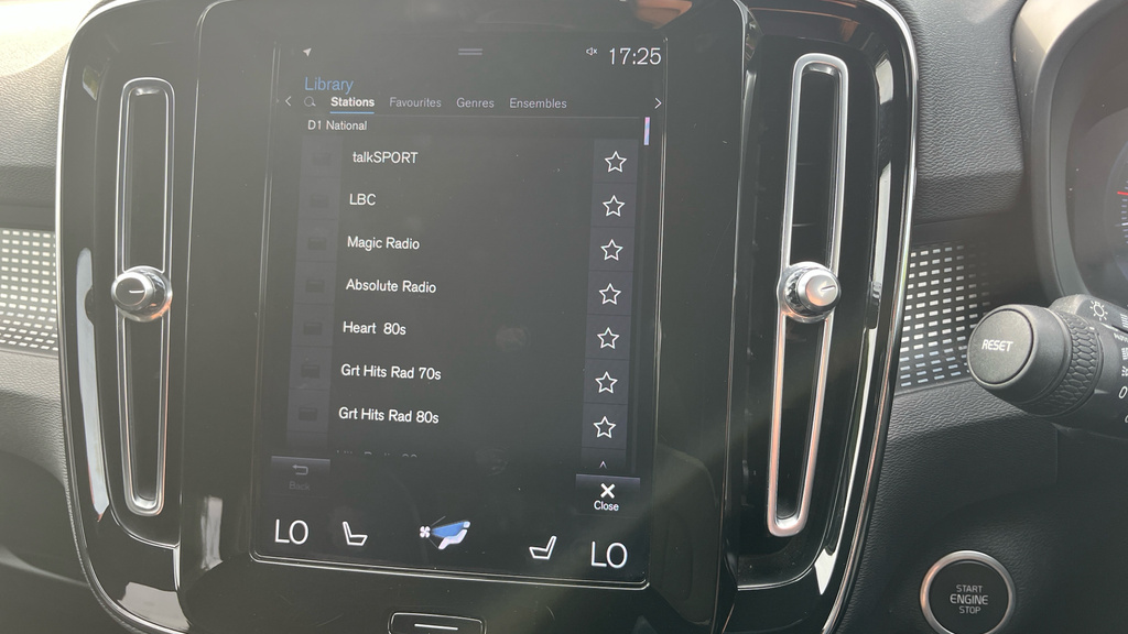 Volvo XC40 T5 257Bhp Recharge Inscription Pro - Harman K White #32