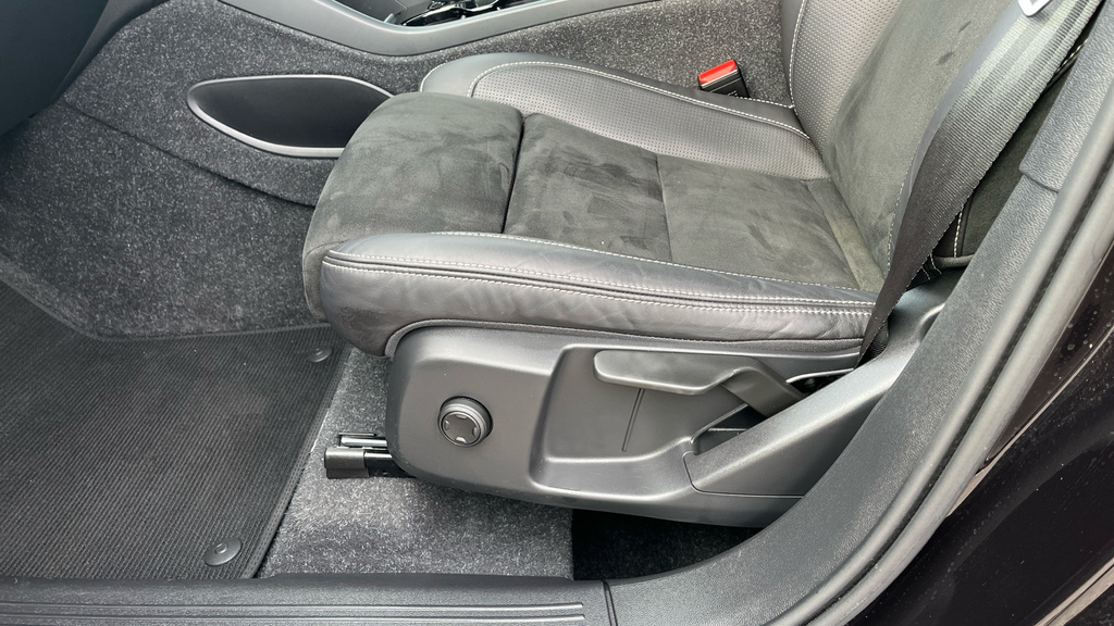 Volvo XC40 T5 257Bhp Recharge Inscription Pro - Harman K White #29