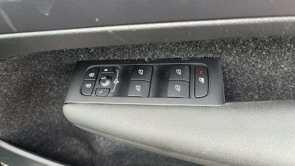 Volvo XC40 T5 257Bhp Recharge Inscription Pro - Harman K White #28