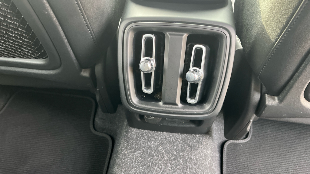 Volvo XC40 T5 257Bhp Recharge Inscription Pro - Harman K White #30