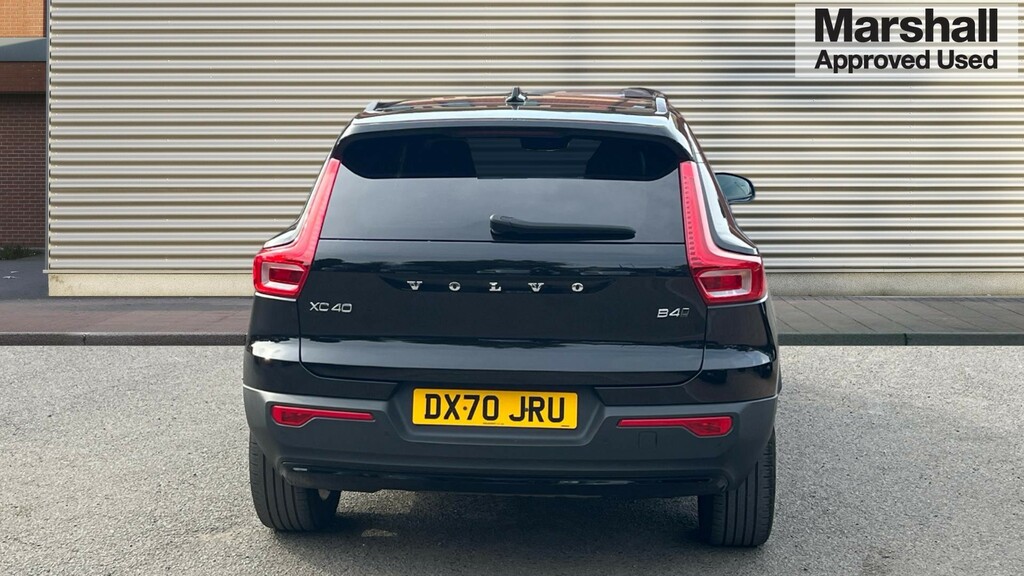 Volvo XC40 Xc40 2.0 B4p R Design Awd Black #4