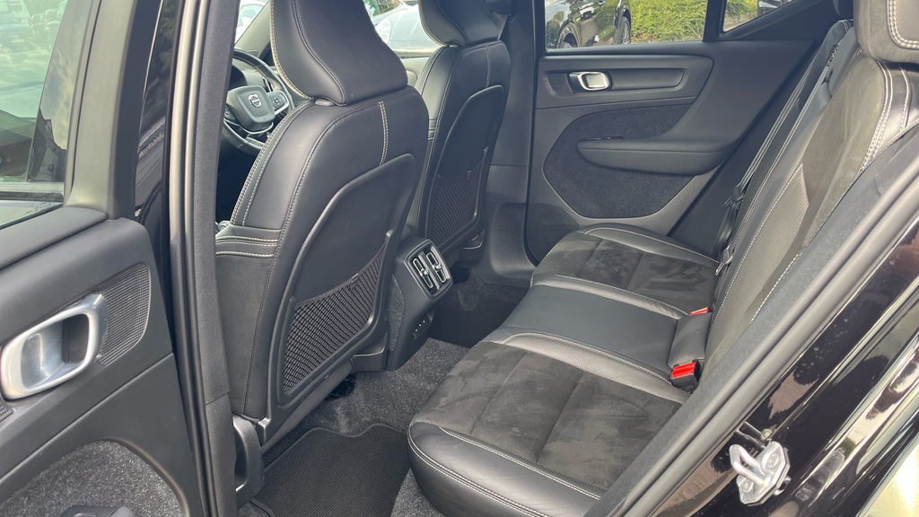 Volvo XC40 T5 257Bhp Recharge Inscription Pro - Harman K White #14
