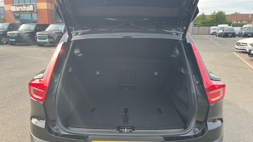 Volvo XC40 T5 257Bhp Recharge Inscription Pro - Harman K White #15