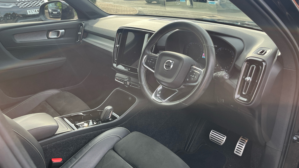 Volvo XC40 T5 257Bhp Recharge Inscription Pro - Harman K White #9