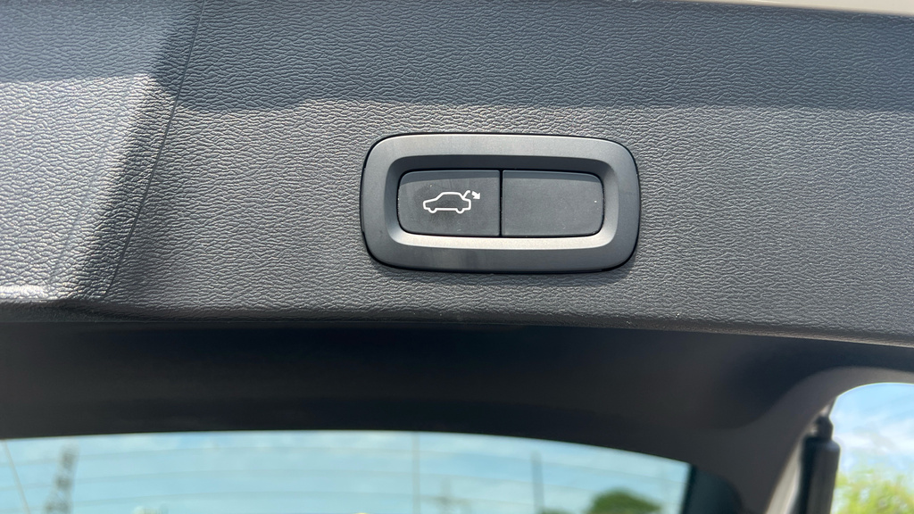 Volvo XC40 1.5 T3 163 R Design Geartronic Red #37