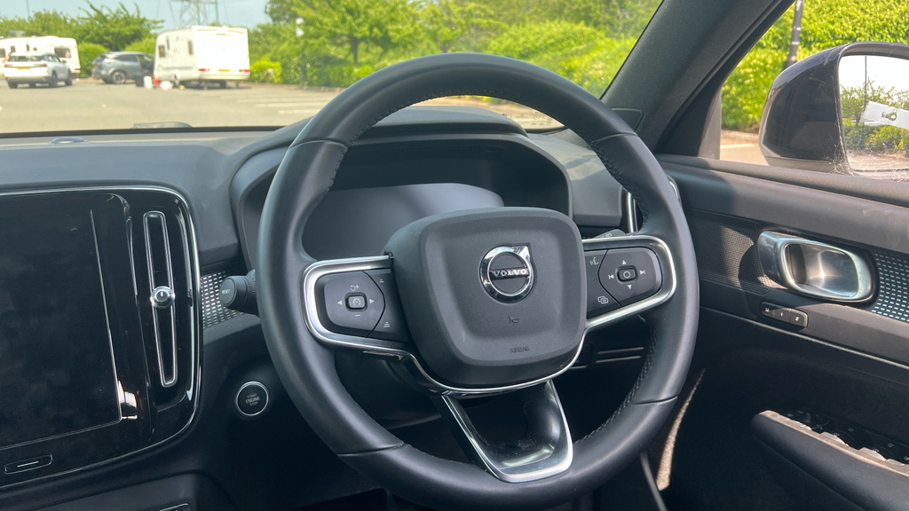 Volvo XC40 1.5 T3 163 R Design Geartronic Red #10