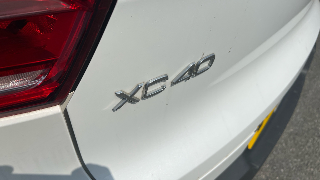 Volvo XC40 1.5 T3 163 R Design Geartronic Red #42