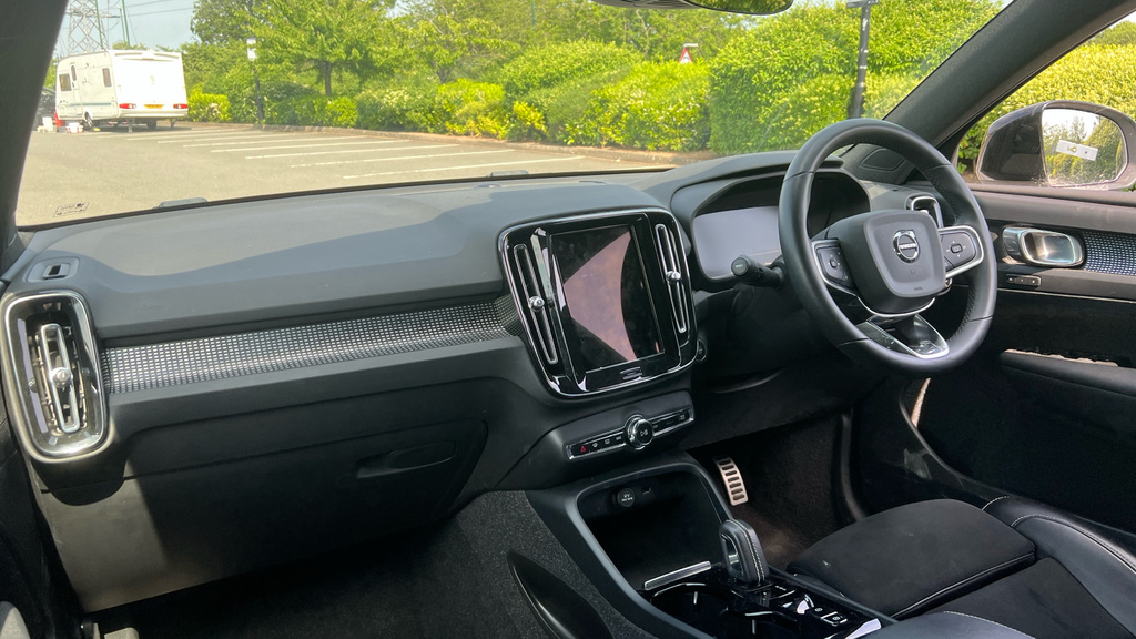 Volvo XC40 1.5 T3 163 R Design Geartronic Red #18