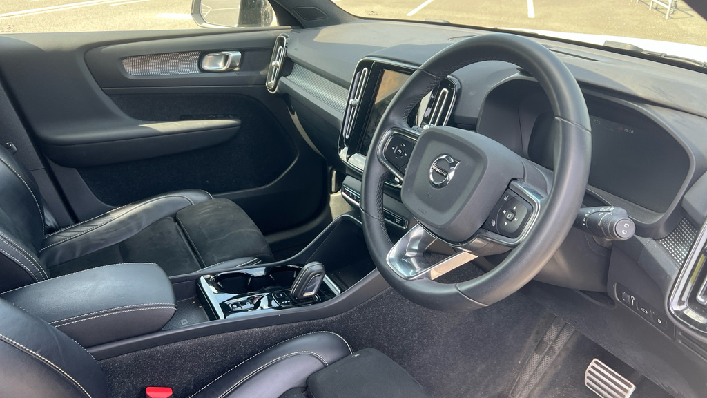 Volvo XC40 Xc40 1.5 T5 Recharge Phev R Design Pro White #4